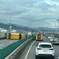 台65線北向「垃圾車翻覆」！釀全線封閉「塞到不能動」