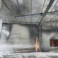 神岡工廠大火！火舌伸出鐵捲門 3人緊急送醫
