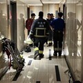 影/新北男持刀挾持妻小4人 反鎖屋內與警對峙
