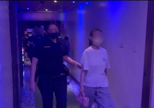 影/高雄「電信大樓」抓不怕還爆賣壯陽藥 查緝畫面曝光