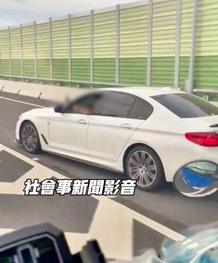 影/台中行車糾紛直擊!台74線「開山刀vs駛三小」