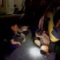 影/淡水焦屍大火案外案！2裸男開贓車逃離「身上有燒傷」