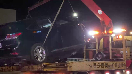 影/台中龍田陸橋被高速衝撞!車幾近全毀 駕駛慘死