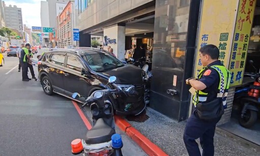 影/基隆休旅車逆向暴衝撞柱 疑駕駛低血糖釀禍