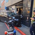 影/基隆休旅車逆向暴衝撞柱 疑駕駛低血糖釀禍