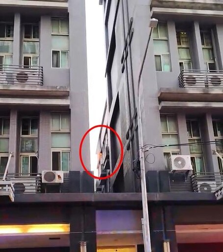 影/台中太平套房突起火 窗戶竄出恐怖火舌