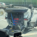 影/台74線驚傳翻車意外！ 29歲男子自撞分隔島受傷送醫