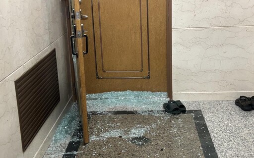 新北男持3刀砸玻璃恐嚇鄰居 警噴辣椒水壓制逮人