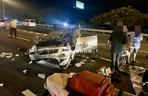 國1麻豆路段翻車車禍 北向車道塞爆回堵3KM