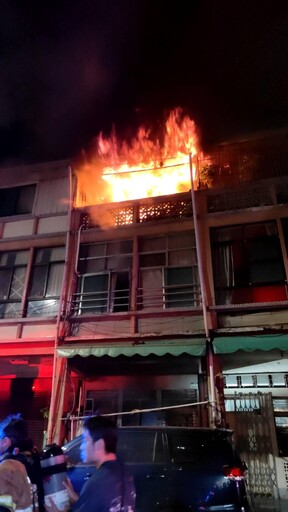 高雄民宅驚悚火警!父冒險救4歲兒跳樓求生 雙雙受傷送醫