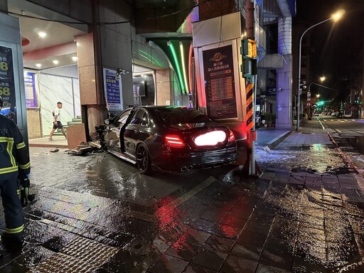 影/北市再爆高速衝撞釀禍!賓士駕駛「渾身酒味」拒測還想跑