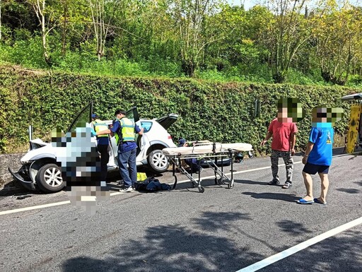 影/天人永隔畫面曝!嘉義台3線車插進護欄「夫死妻命危」
