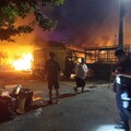 影/逢甲商圈民宅爆火警！屋主搶救布袋戲偶 多車遭燒毀