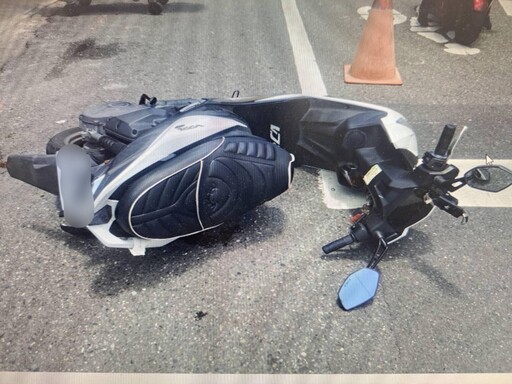 影/腸阱路!台南女騎士輾「豬大腸」摔車 警急尋「掉腸者」