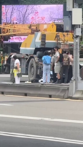 影/6秒奪命肇逃全紀錄! 77歲老闆開吊車輾斃18歲女犯眾怒