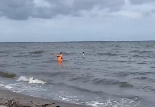 台中女緩慢步入海中!海巡火速救援成功阻憾事