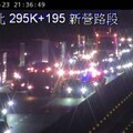 國道一號新營段三車連環撞 南下車流大回堵僅路肩可通行