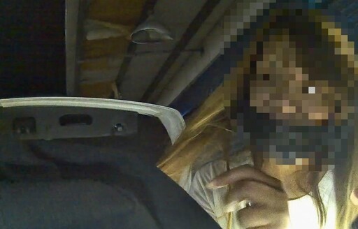 毒鴛鴦半夜搬家車輛違停 警攔檢抓到3條通、毒菸彈