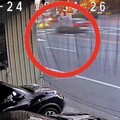 影/直擊！彰化外線左轉機車遭後方「高速撞擊」 男爆頭慘死