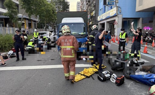 影/板橋貨車追撞4機車釀2傷 駕駛無照還攜毒