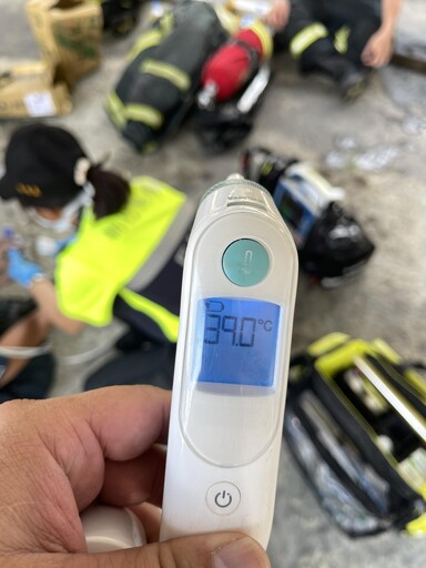 與火神搏鬥!新竹勇消「體溫飆破40度」中暑倒一排