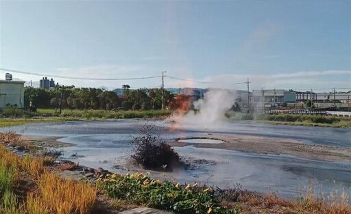 影/「燙手山泥」!屏東萬丹泥火山又噴發 清運要報備居民苦