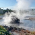 影/「燙手山泥」！屏東萬丹泥火山又噴發 清運要報備居民苦