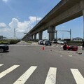 影/女重機車隊長遭撞「人車分離」搶命中 愛車碎片亂噴