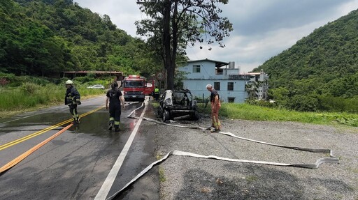 新北石碇爆「焦黑變形慘劇」!整輛車燒到剩骨架