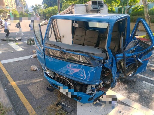 影/內湖三總旁車禍!公車疑未注意撞貨車 現場慘況曝