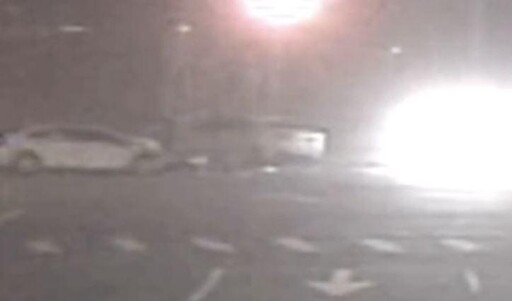 18歲男開車亂撞後肇逃! 奪門而出瞬間被警直擊