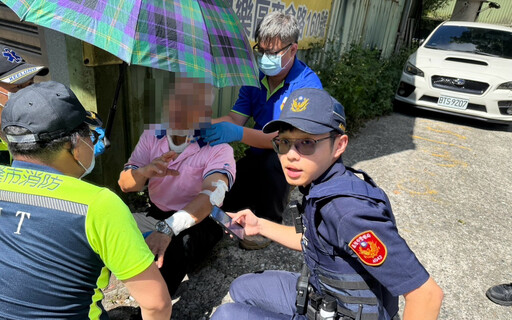 基隆自小客車自撞分隔島 四輪朝天駕駛受困
