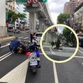 影/直擊！板橋黃牌重機「一家4貼」零煞車追撞 奇蹟無傷