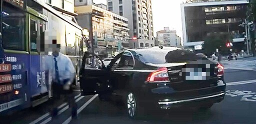 影/真派!疑「慈濟師兄」五分埔商圈攔車打人 身分是老董