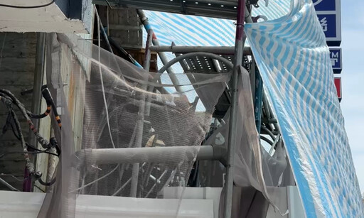 影/碰一聲巨響!台南工地灌漿爆模 鷹架下沉急停工