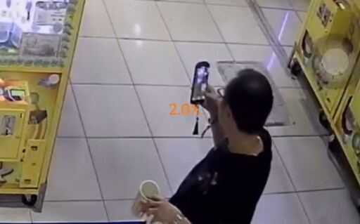 娃娃機店尾隨偷拍短裙妹!曾印傳單騷擾多人 台中男疑為慣犯