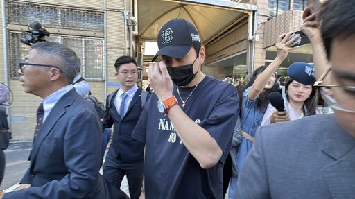 王大陸開庭行頭曝光 搭400萬豪車穿潮牌衣26萬名錶