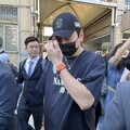 王大陸開庭行頭曝光 搭400萬豪車穿潮牌衣26萬名錶