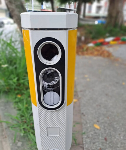 疑違規被開單怨恨!竹東暴走男持鐵鎚砸停車柱洩憤遭逮