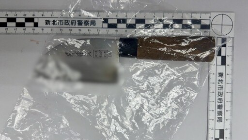 影/新莊男酒後討嘸錢持刀砍母 警、消破門逮人畫面曝光