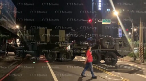 獨/顧立雄要去拜拜? 漢光演習連兩天車關 愛國者飛彈車罕見擦撞民宅