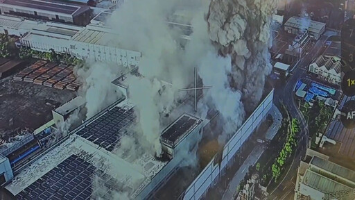 影/特斯拉電池工廠大火「氫氟酸」外洩 高雄發「細胞簡訊」