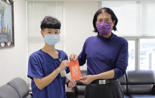 影/又見急診室暴力 婦人持利剪攻擊醫師遭制伏