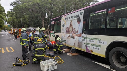 影/欣欣客運道歉記者會現場重大訊息!董事長「當場宣布請辭」