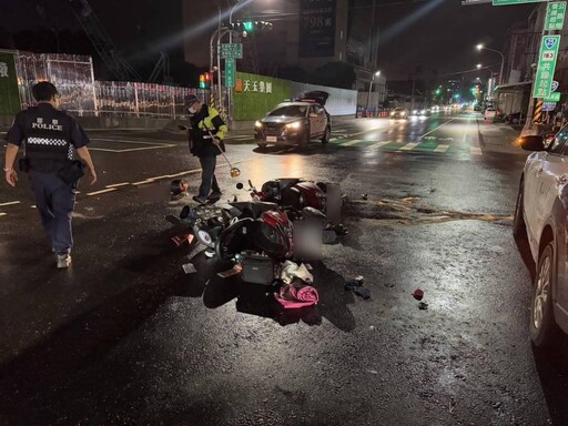 影/高雄女騎士禮讓救護車遭追撞 柏油路染「大片血跡」