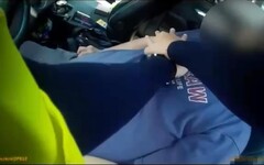 影/小黃停路中運將突無呼吸心跳 女警CPR救回一命