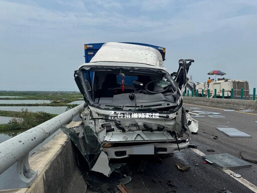 影/台84線重大車禍!碎裂變形「車頭下半不見」全線封閉