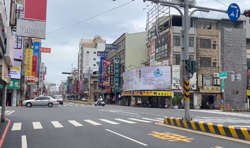 影/撞擊瞬間曝！台南機車撞救護車 19歲女騎士重傷