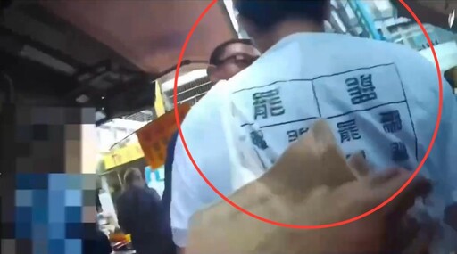 影/賴士葆木柵掃街拜票 罷團成員尾隨攜刀嗆聲遭逮