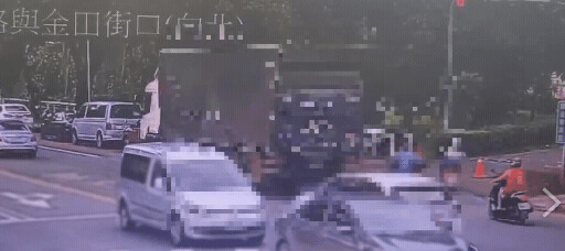 影/高雄爆死亡車禍!機車追撞大貨車 菲籍女騎士魂斷異鄉